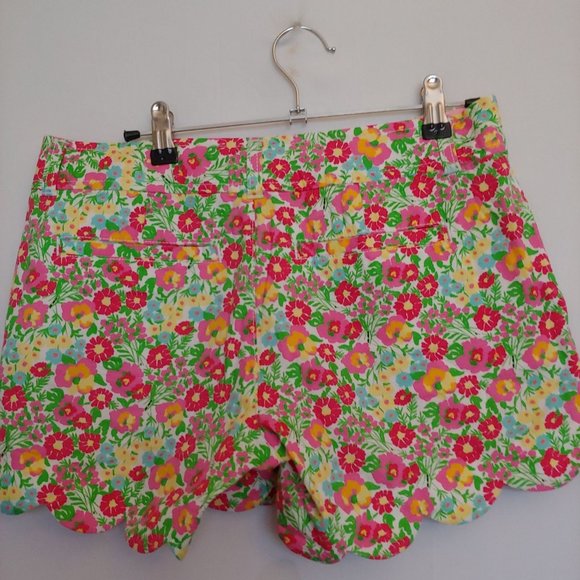Lilly Pulitzer daisy floral scalloped hem shorts size 2 - Picture 8 of 10